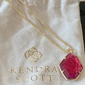 New w/out tags Kendra Scott Kalani necklace rose gold w/ berry stone